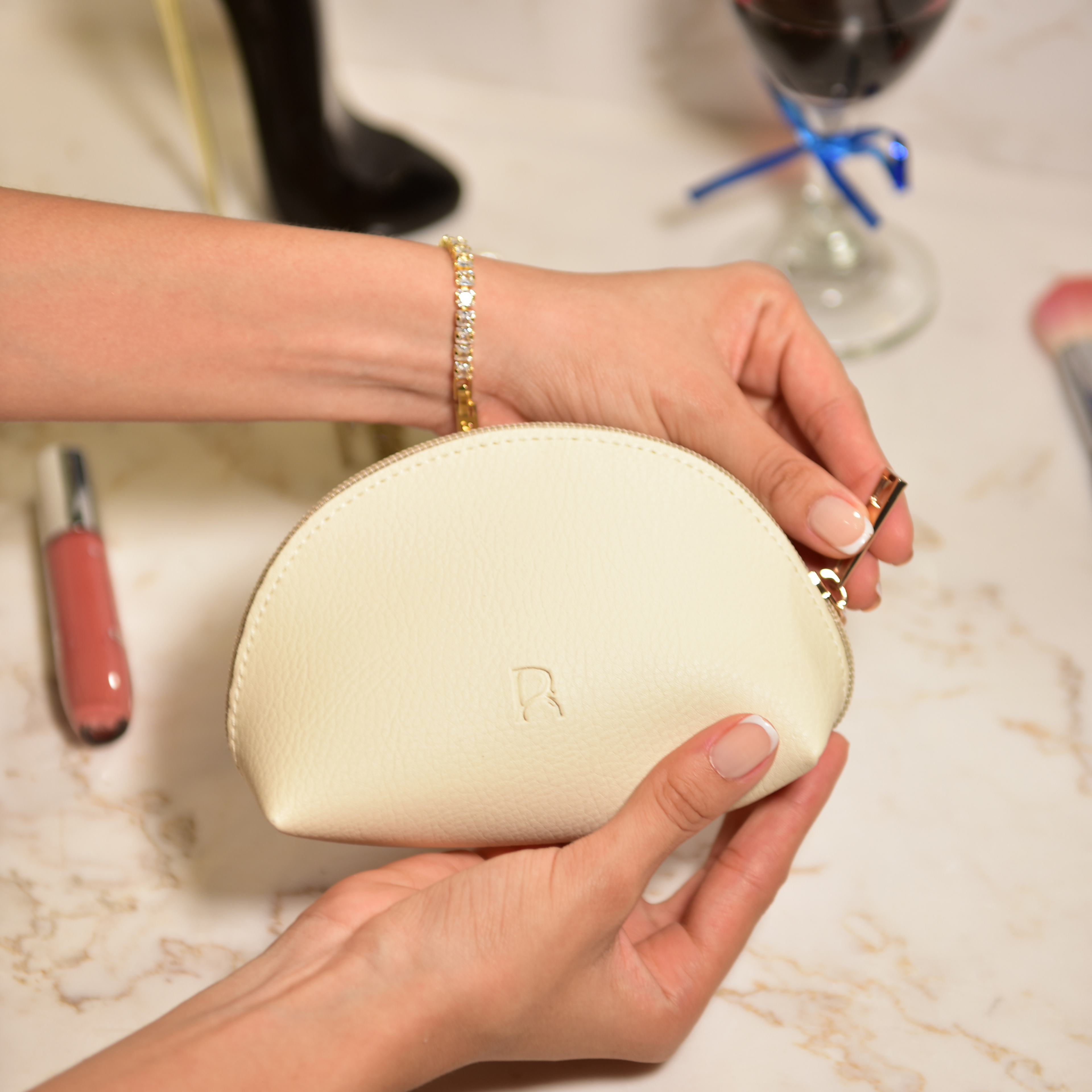 Medialuna Blanca Cosmetic Bag