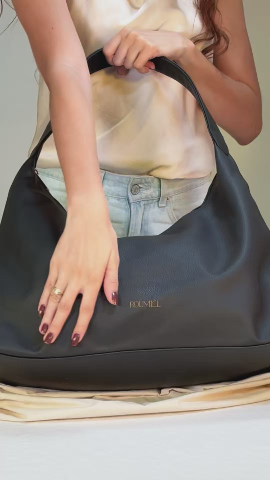 Cabernet Negro Hobo Bag